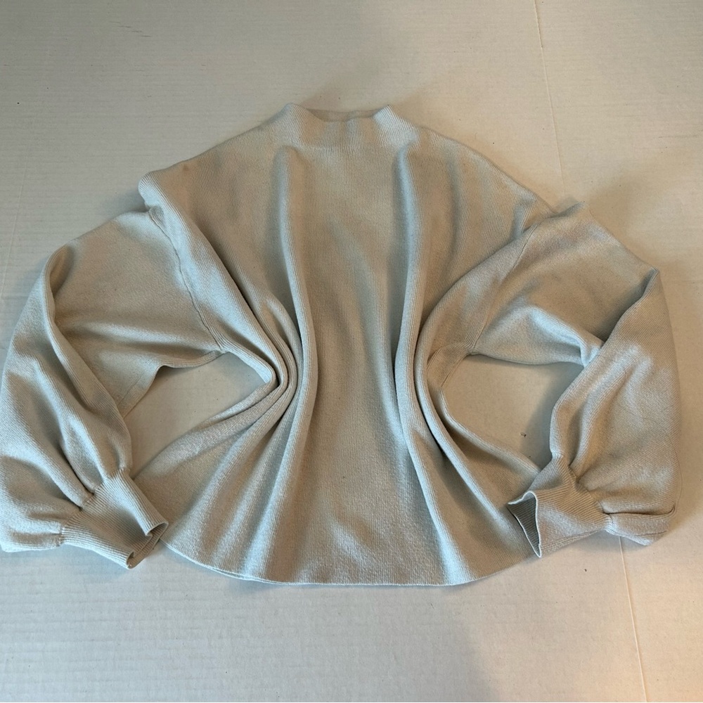 Women’s Vero Moda Soft Cream long sleeve Turtleneck Sweater size Medium